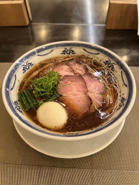 「醤油らぁめん 味玉&チャーシュー増し」@MENSHOの写真