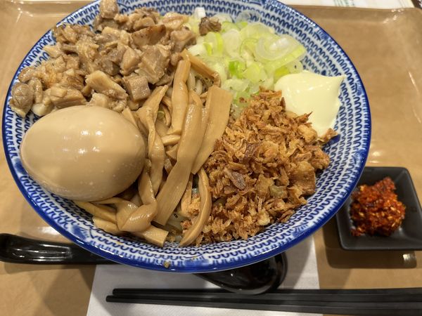 「まぜそば　味玉」@白楽 栗山製麺 ラゾーナ川崎店の写真