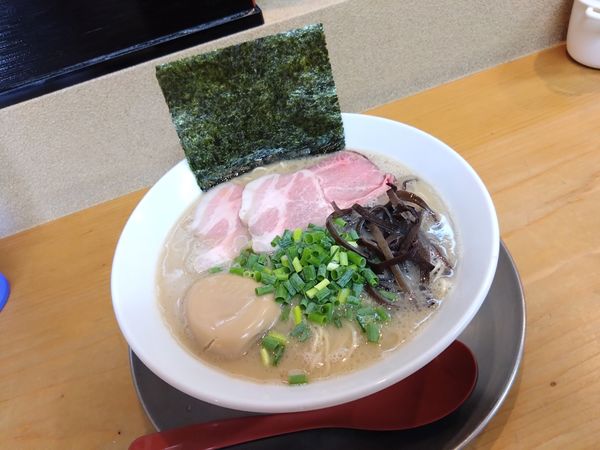 「豚骨 750円」@ラァメン ぼーんずの写真