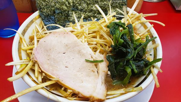 「ネギラーメン 醤油」@家系ラーメン王道家直伝 との丸家 船橋店の写真