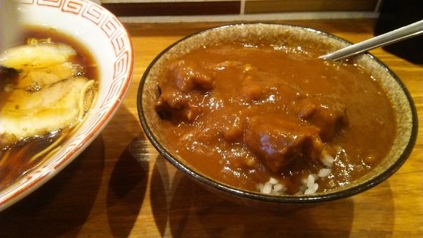 「ミニ牛たんカレー 300円+中華そば 650円」@中華そば専門店 八王子らーめん よしだの写真