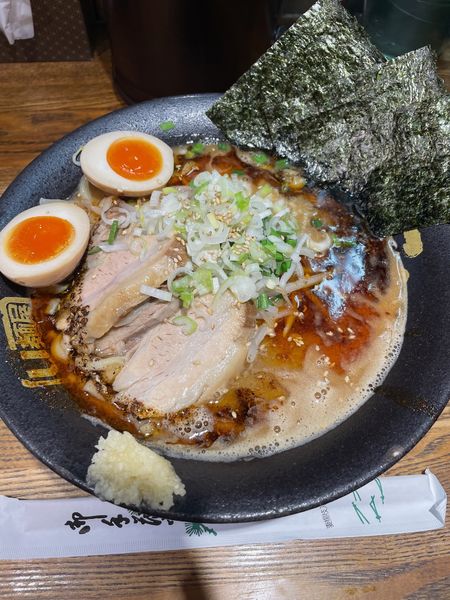 「特製閻魔ラーメン（大盛）」@麺屋やっとこ 三田店の写真