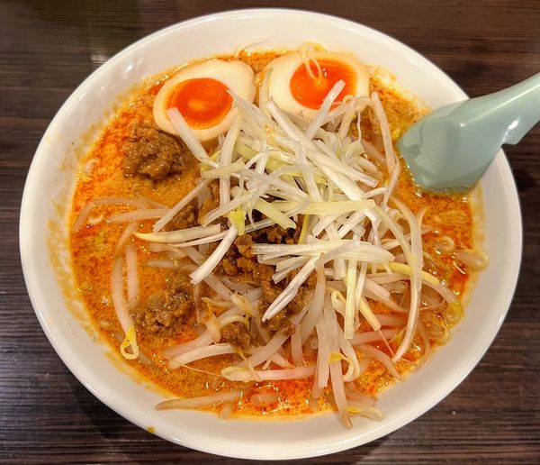 「特製担々麵+味付玉子」@家系とんこつ らーめん峰の写真