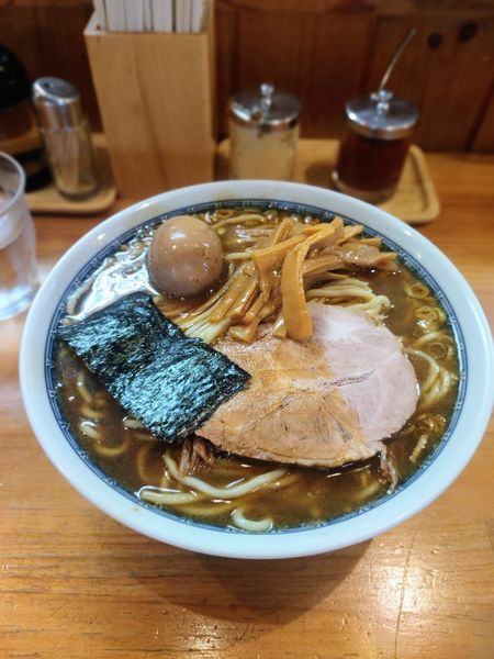 「ラーメン 中 + 玉子」@自家製中華そば としおかの写真