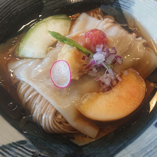 「香露麦そば桃の香り1500円」@麦そば専門店 麦の上の写真