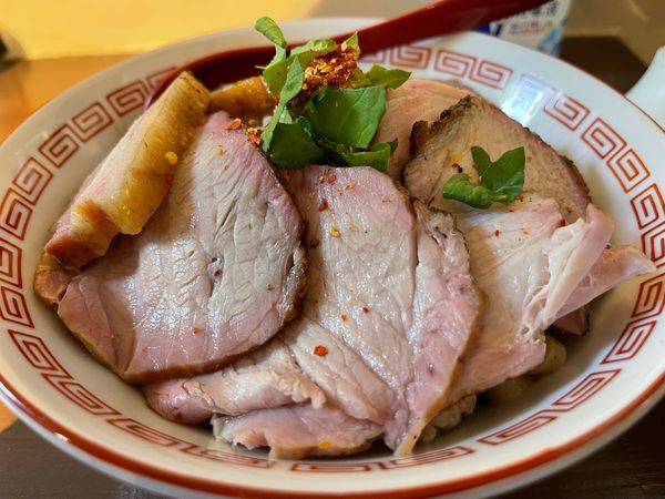「炭火香るまぜそば」@自家製麺と自然派食材 晴耕雨読の写真
