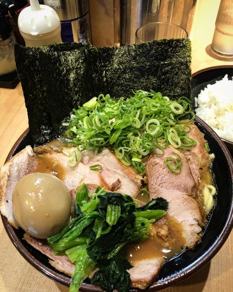 「特製ラーメン・ライス(食べ放題)」@輝道家直系 皇綱家の写真