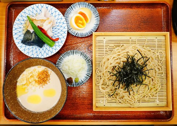 「【限定】くるみだれせいろ＋燻製たまご＋ガハハビール」@しののめヌードルの写真