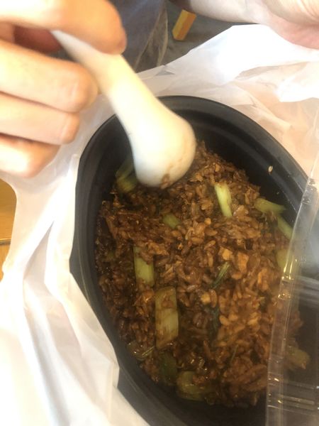 「黒酢チャーハン持ち帰り980」@中国ラーメン 揚州商人 イオンスタイル碑文谷店の写真