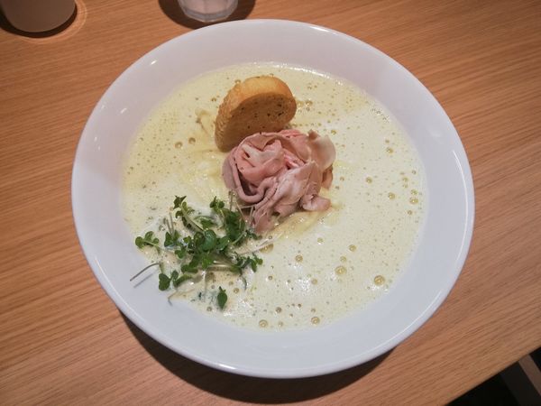 「あさりカルボ」@La Maison du Ramen ビスクの写真