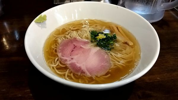 「鯵煮干しの塩そば（９５０円）」@町田汁場 しおらーめん進化 町田駅前店の写真