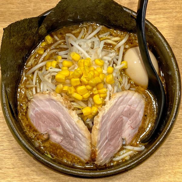 「特みそこってりらーめん（背脂あり）¥1,100」@らーめんダイニング ど・みそ 京橋本店の写真