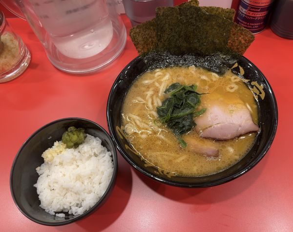 「ラーメン＋ライス（少なめ）」@ラーメン家 がんくろの写真