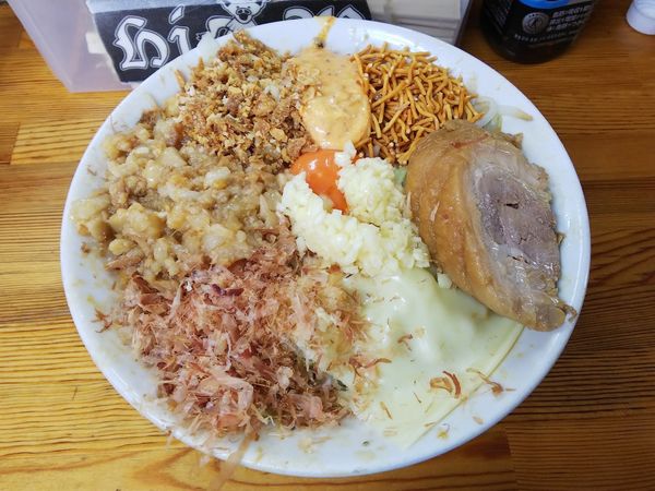 「まぜそば（並）辛味課長以外全部　920円」@ハイマウントの写真