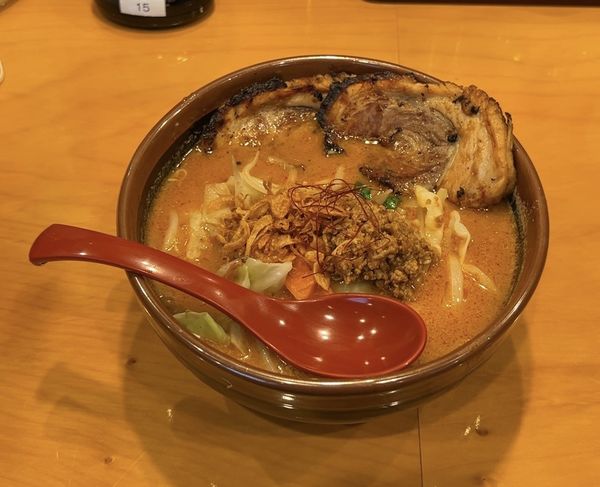 「北海道味噌 辛味噌野菜らーめん 炙りチャーシュー２枚」@麺場 田所商店 千葉美浜店の写真