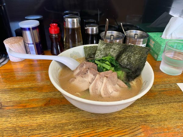 「チャーシュー麺　季節の野菜トッピング」@横浜ラーメン厨房 うえむらやの写真