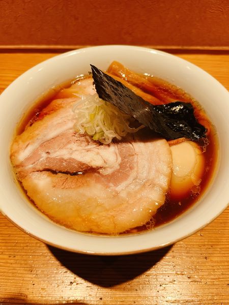 「特製醤油らぁめん追い鰹Vr」@らぁめん鴇の写真