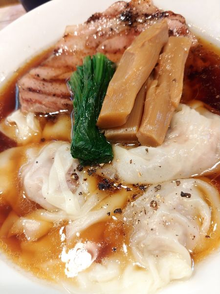 「鴨雲呑中華そば黒」@世田谷中華そば 祖師谷七丁目食堂の写真