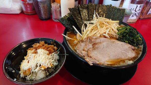 「チャーシューメン＋白ネギ＋ライス」@家系ラーメン 王道 神道家の写真