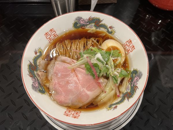 「上醤油ラーメン1100円」@トーキョーニューミクスチャーヌードル 八咫烏 CHIKARABOの写真