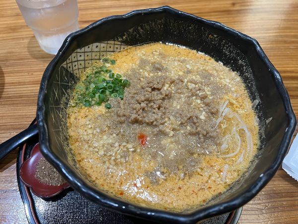 「担々麺900円　ライス110円」@豆でっぽうの写真