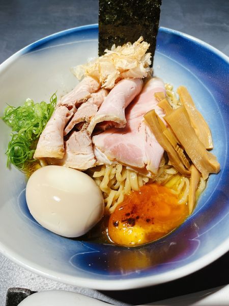 「チャーシュー味玉鶏油まぜそば」@うずとかみなりの写真