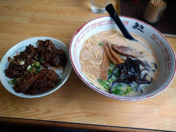 「ランチDセット（長浜ラーメン＋どて飯丼）850円」@長浜ラーメン まき 平和店の写真