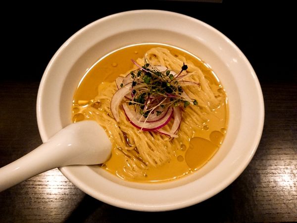 「冷や牡蠣」@灰汁中華 丿貫 福富町本店の写真