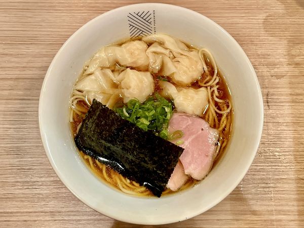 「サッポロラガービール赤星 ＋ ワンタン皿 → 海老ワンタン麺」@支那蕎麦 澤田の写真