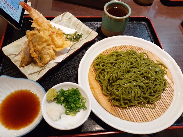 「そば（茶そば）冷やし、天ぷら」@いなきの写真