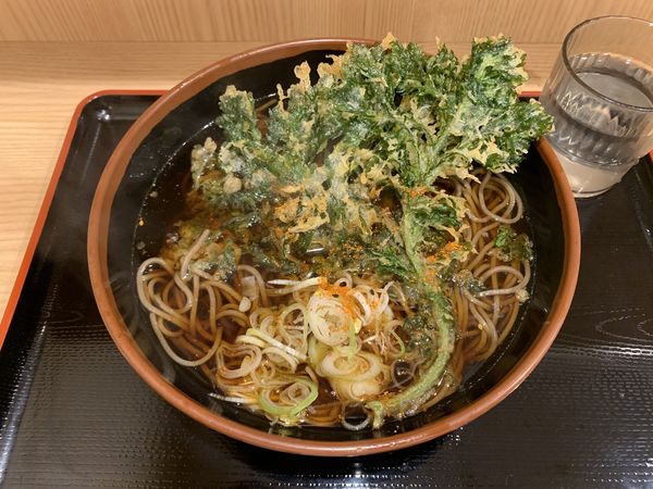 「春菊天そば 510円」@よもだそば 名駅地下街サンロード店の写真