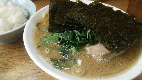 「サービス品 ラーメン+半ライス+のり増 1200円」@ラーメン虎ノ穴の写真