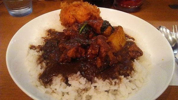 「ランチ チキンとほうれん草のカリー  820円＋」@ジンコックの写真