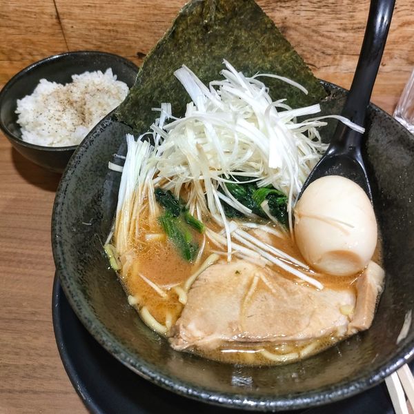 「大和田ラーメン､味玉､白ねぎ､小ライス」@麺屋 大和田の写真