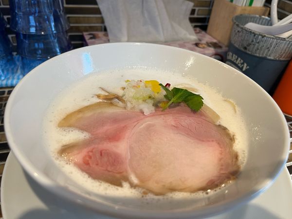 「貝出汁汐白湯ラーメン」@noodles kitchen GUNNERS 新丸子店の写真