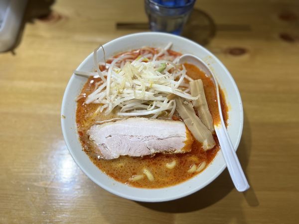 「辛味噌ラーメン920円」@味噌麺処 花道庵 北参道店の写真