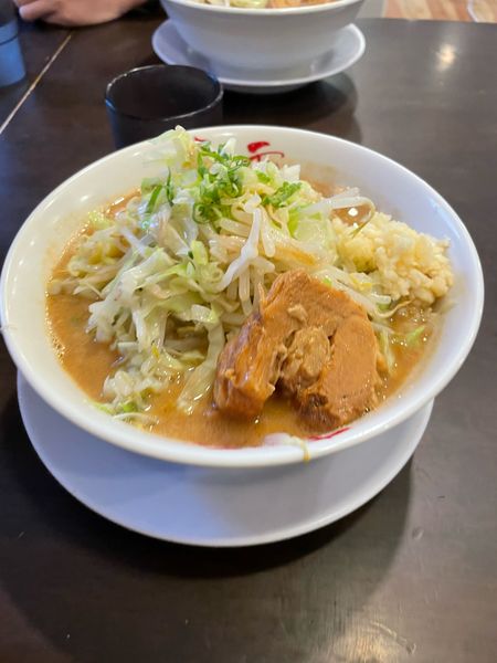 「神豚ラーメン(野菜増し、ニンニク増し、背脂マシ)」@ラーメン・つけ麺 まる重の写真