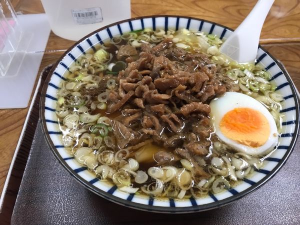 「ワンタンメン＋鶏皮」@さくらい食堂の写真