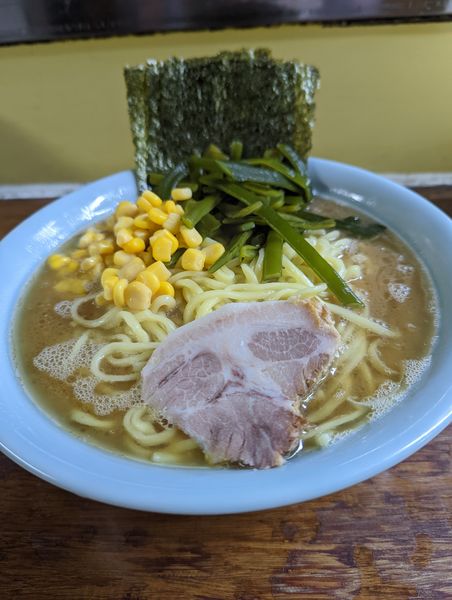 「大ラーメン 麺カタ コーン 茎わかめ」@まこと家の写真