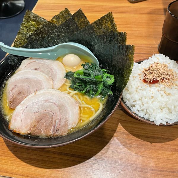 「MAXラーメン」@横浜家系ラーメン 壱角家 渋谷道玄坂店の写真