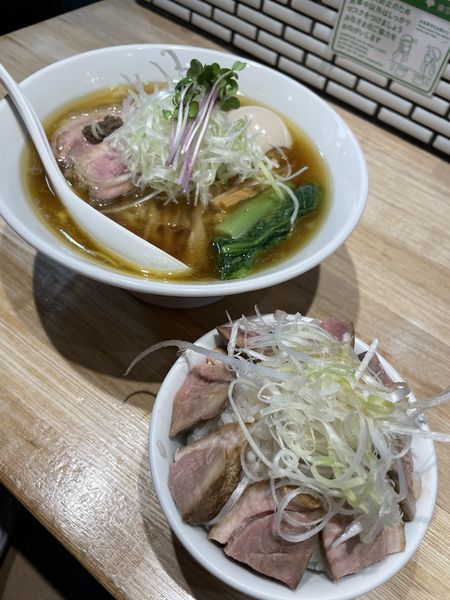 「手揉み中華ソバ全部入り+鴨チャーシューご飯」@中華ソバ ビリケンの写真