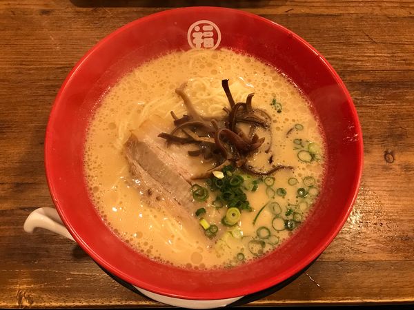 「豚骨ラーメン　605円」@豚骨拉麺 酒場 福の軒 関内ベイスターズ通り店の写真