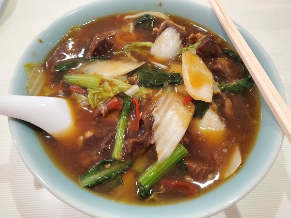 「牛腩香辣手擀面」@餃子一番の写真