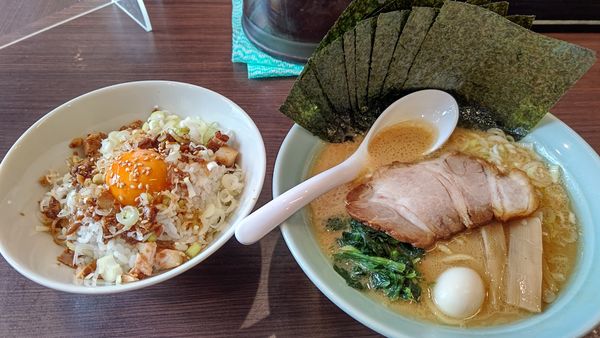 「丼セット（醤油+まかない丼）」@らーめん GOEN さがみ野店の写真