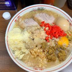 少なめラーメン、粉チーズ、カレー