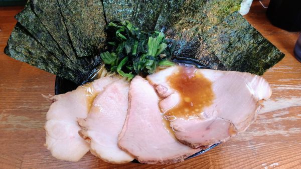 「チャーシューメン(麺硬め･味濃いめ)+海苔(クーポン)」@末廣家の写真