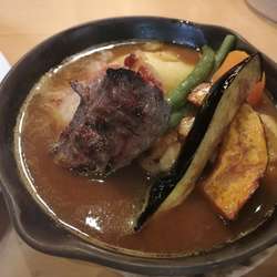 ランチ限定　鶏・豚・牛トリプルコラボカリー1350円