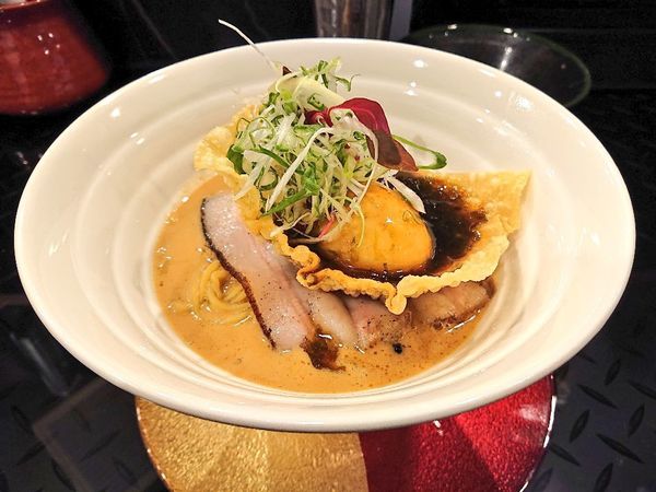 「【限定】BIG EGG　イベリコ豚とキノコのラーメン、等」@八咫烏の写真