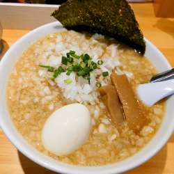 玉ねぎらーめん900円　煮玉子100円