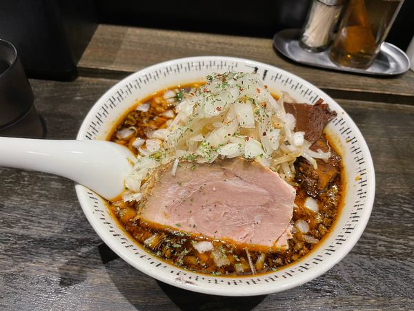 「スパイスもやしラーメン　肉切れはし　辛さ増　ネギ変更」@スパイス・ラー麺 卍力の写真